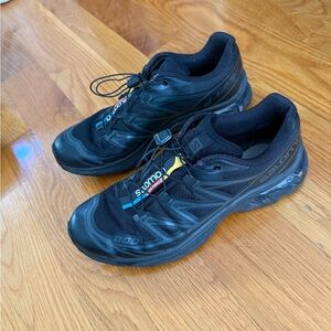 Salomon XT-6 sport style black sneakers in used condition